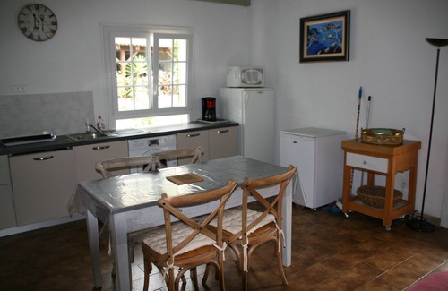 Afa House | Very nice T2, ground floor villa with pool and beautiful Mediterranean garden!