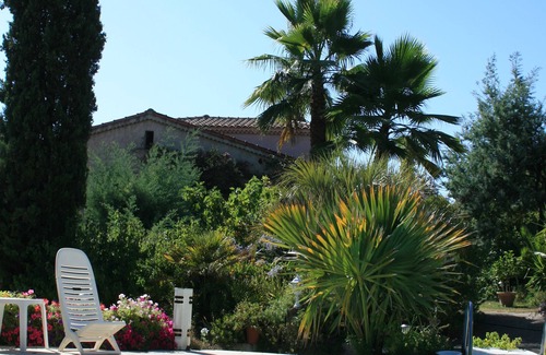Afa House | Very nice T2, ground floor villa with pool and beautiful Mediterranean garden!