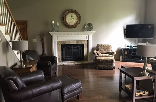 Oshkosh House | Very nice Three-bedroom Home for Rent for 2024 EAA AirVenture