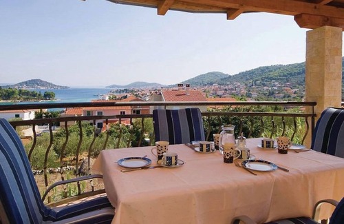 Preko Villa | Very pleasant holiday house with sea view located in Preko on the island Ugljan