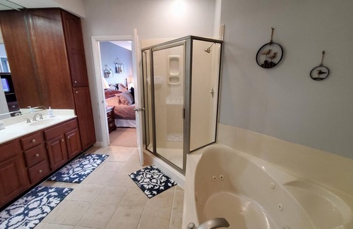 Hollister Condo | Very Popular*Lake Front*2 Kings*2 Jetted Tubs