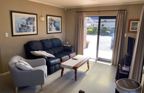 Papamoa Beach House | Very private 1 bedroom modern flat bordering reserve in very quite cul-de-sac