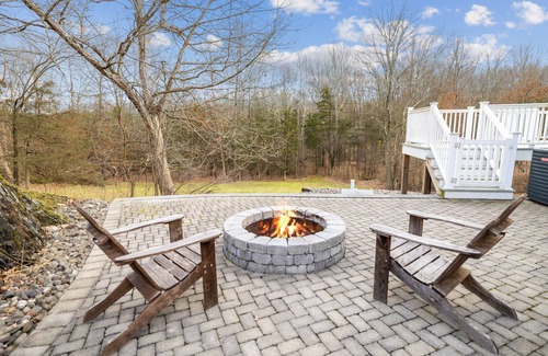 Chester House | Very Private Large Home on 22 Acres with Outdoor Kitchennn