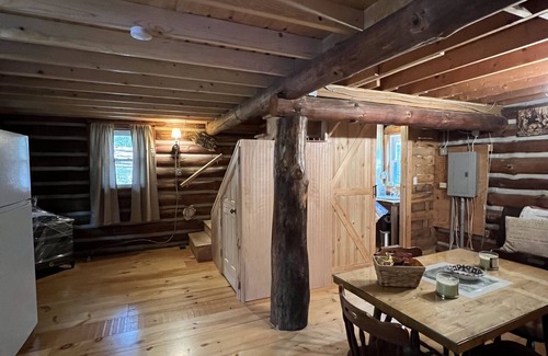 Bernhards Bay Cabin | Very private log cabin nestled in the woods to unwind & unplug.