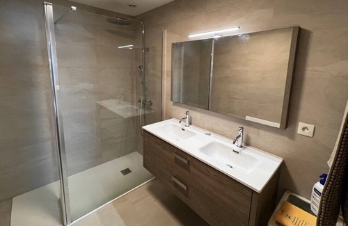 Larmor-Baden House | Very quiet house with balcony feet in the water