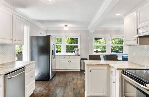 Mission House | Very Spacious! Game Room, Swing Set, Deck, Yard, Outdoor Fun + Sleeps 16