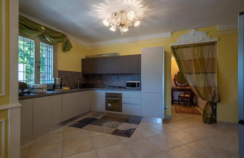 Teramo House | Very spacious vacation home with several units on the outskirts of Teramo.