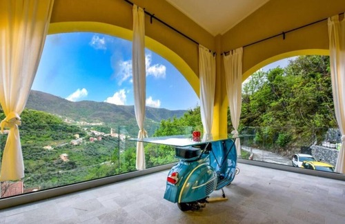 Moneglia Apartment | VESPA 50'SPECIAL APTM Amazing Nature, 10' to the beach +PVT Park in City Centre