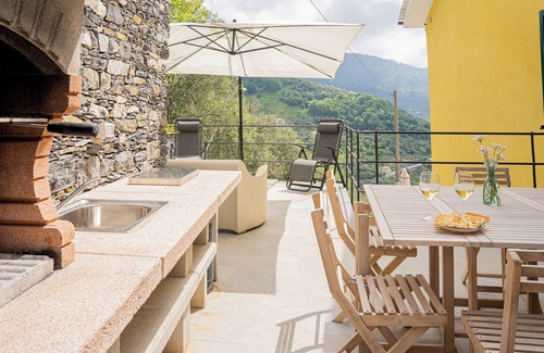 Moneglia Apartment | VESPA 50'SPECIAL APTM Amazing Nature, 10' to the beach +PVT Park in City Centre