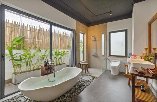 Cam Chau House | Vesta Gallery Villa Above Bookstore