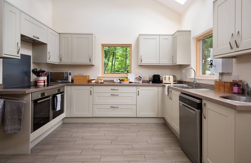 Hexham Cottage | Vesta View - Self catering accommodation that sleeps 10 guests in 5 bedrooms