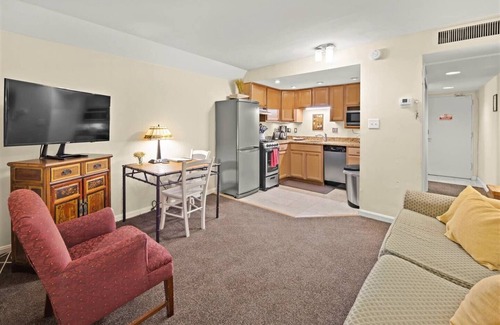 Capitol Hill Condo | Veteran-Owned 1 block to Capitol Top Location
