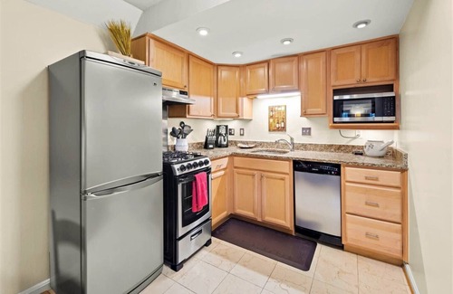 Capitol Hill Condo | Veteran-Owned 1 block to Capitol Top Location