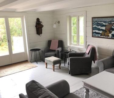 Ballstad House | Vettingstua, beautiful house down by the sea.