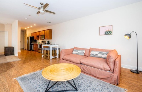 Wesley Heights Apartment | Viagem Stylish Studio in Top Location