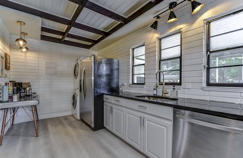 South Seminole Heights House | Vibe in the Heights-Hot Tub-Prime Location-SkeeBall