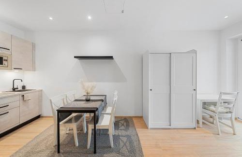 Althangrund Apartment | VibeStudio 303 - Central - AC - Licensed - Parking Nearby