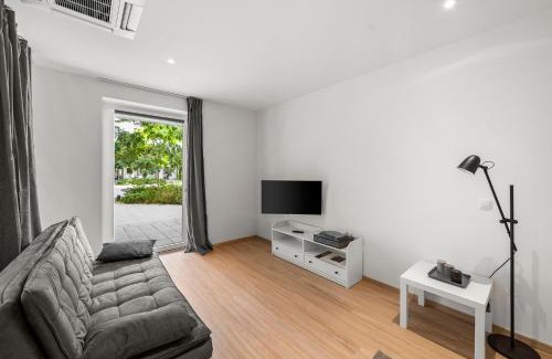 Althangrund Apartment | VibeStudio 404 - Central - AC - Licensed - Parking Nearby