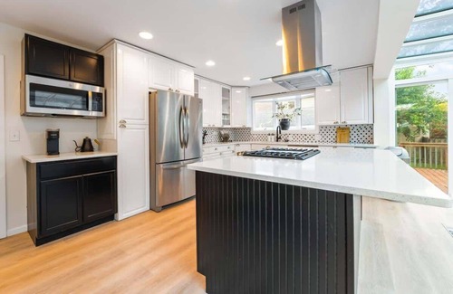 Elmhurst House | Vibey 3BR w/Tons of Light | LCP Collection