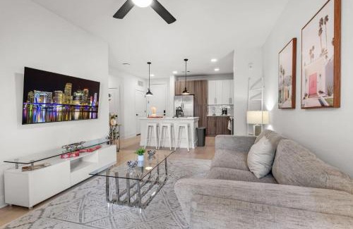 Ruskin Apartment | Vibrant 1 Bedroom Paradise Pool and Gym Bliss