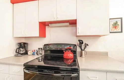 Mount Scott-Arleta House | Vibrant 1950s Mt Scott Home