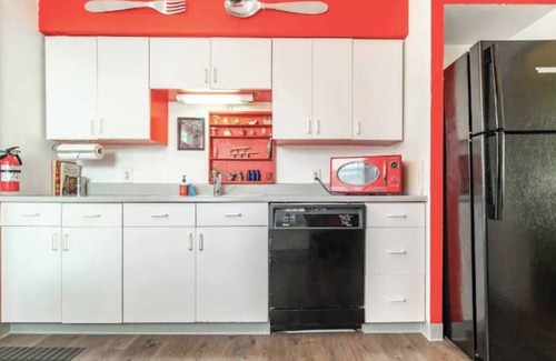 Mount Scott-Arleta House | Vibrant 1950s Mt Scott Home