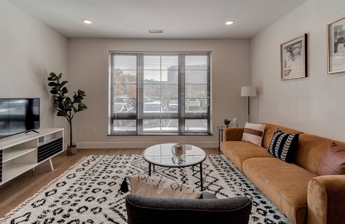Fairview Apartment | Vibrant 1bd/1ba Apt + Gym & Rooftop - Near Marist