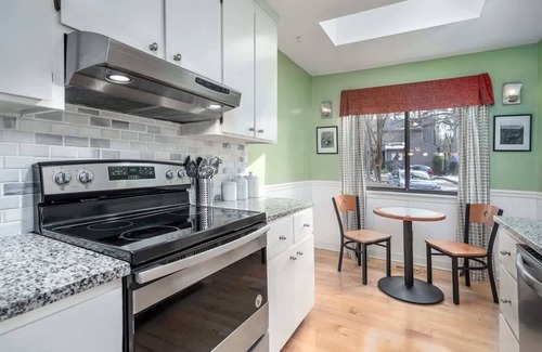 Chapel Hill House | Vibrant 2-BR Home | Indoor Fireplace | Downtown |