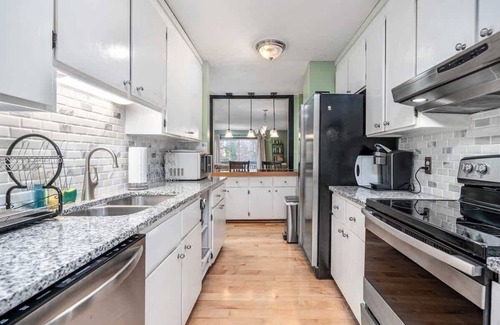 Chapel Hill House | Vibrant 2-BR Home | Indoor Fireplace | Downtown |