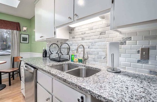 Chapel Hill House | Vibrant 2-BR Home | Indoor Fireplace | Downtown |