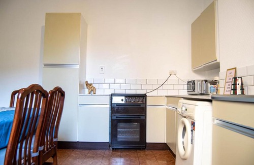 Holloway Apartment | Vibrant 3 Bedroom House in Holloway