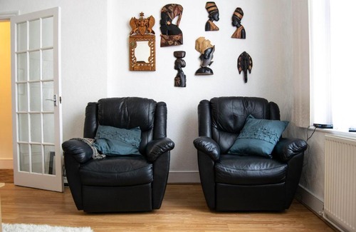 Holloway Apartment | Vibrant 3 Bedroom House in Holloway