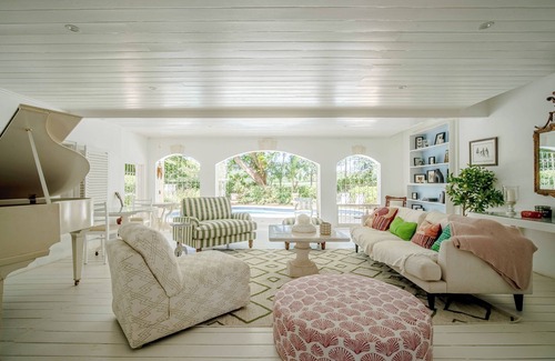 Holder's Hill House | Vibrant 4-Bedroom Villa with Pool & Polo Views, Steps from Paynes Bay Beach.