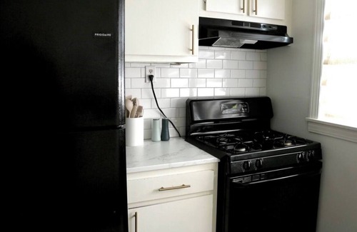 Midtown Apartment | Vibrant apartment with AC in lively Memphis