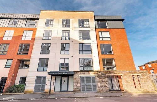 Saint Paul's Apartment | Vibrant, Bright & Stylish Flat - Central Bristol