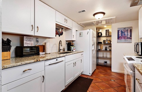 Northeast Santa Fe Hotel | Vibrant, Convenient, And Restful - Walk Downtown And Explore