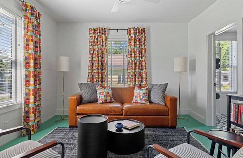 Three Oaks House | Vibrant, Cool and Stylish Three Oaks Designer Home