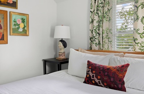 Three Oaks House | Vibrant, Cool and Stylish Three Oaks Designer Home