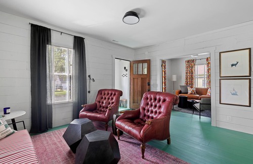 Three Oaks House | Vibrant, Cool and Stylish Three Oaks Designer Home