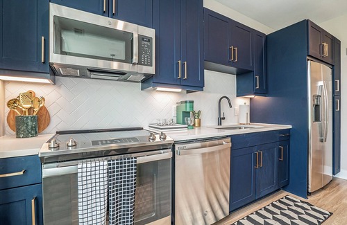 Summerhill Apartment | Vibrant-Cozy Suite In The Heart Of The City!n