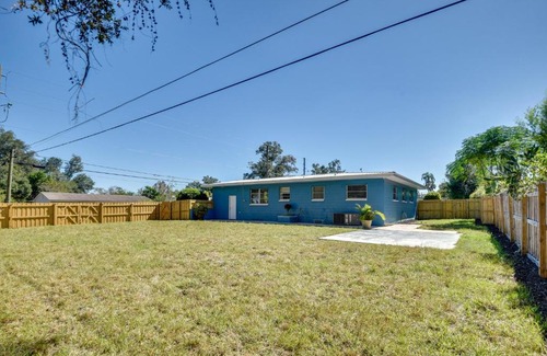 DeLand House | Vibrant DeLand House Near Stetson University!