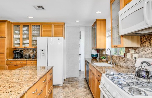 Sonora Sunrise House | Vibrant, family-friendly home with private pool & spa, and gas fireplace