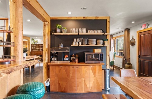 Hancock Hotel | Vibrant Family Suite | Cozy, Colorful Retreat for All Ages at Green Acres
