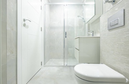 Suadiye Apartment | Vibrant Flat 7 min to Bagdat Avenue in Suadiye