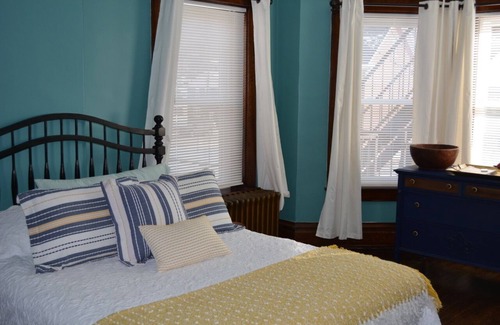 Bedford Apartment | Vibrant Flat in Downtown Bedford. Walk to amenities!