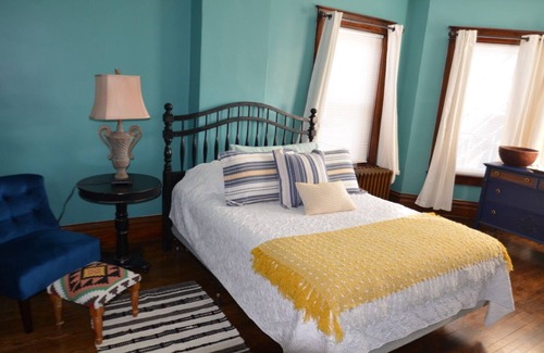 Bedford Apartment | Vibrant Flat in Downtown Bedford. Walk to amenities!