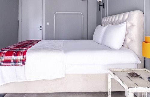 Bostanci Apartment | Vibrant Flat next to Bostanci Marmaray Station