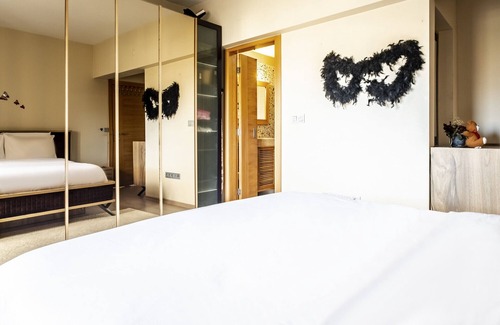 Ust Bostanci Apartment | Vibrant Flat with Balcony in Atasehir