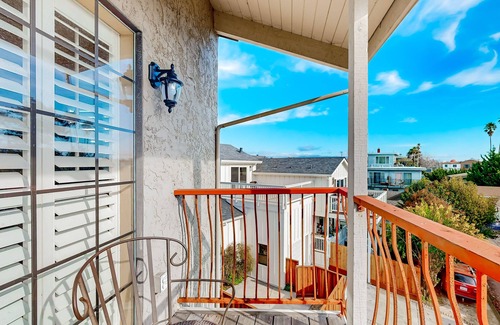 Beach Hill - Beach Flats House | Vibrant home with breathtaking views & convenient location