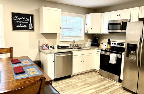 Greensboro House | Vibrant Modern Home in the Heart of Greensboro